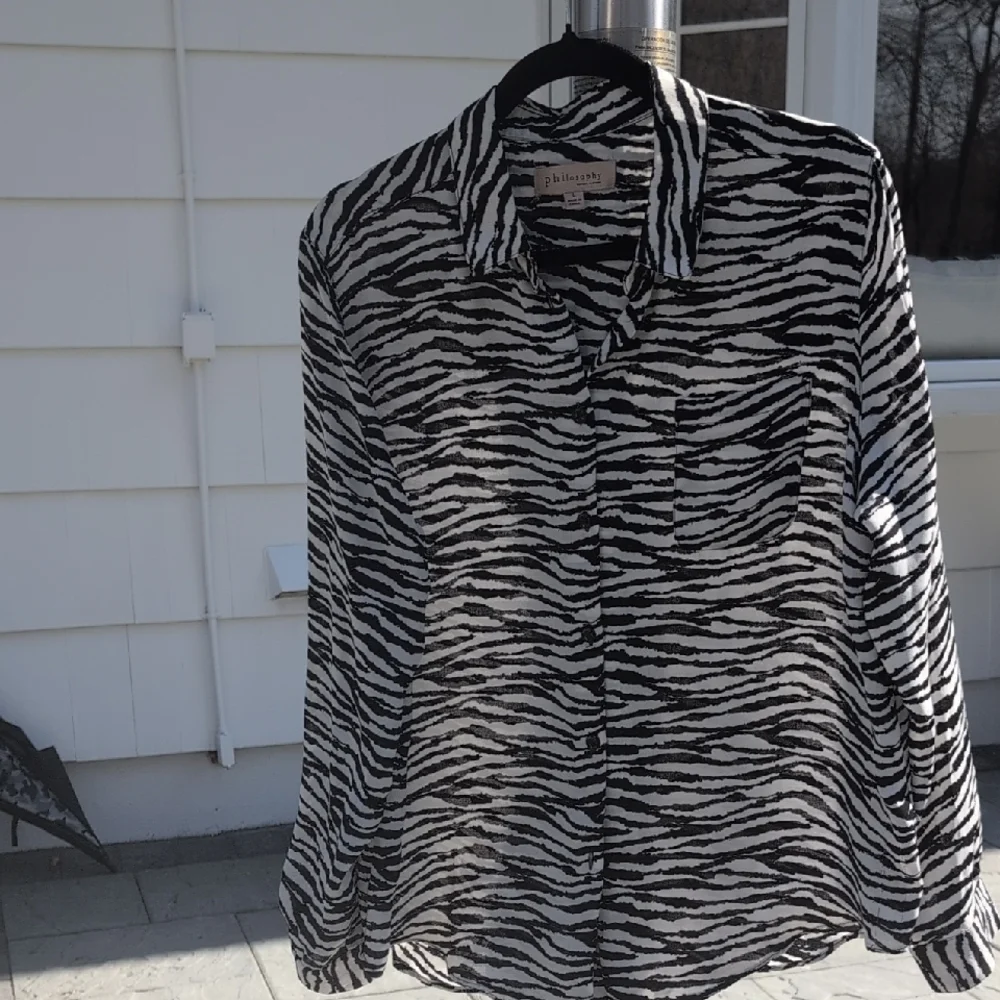 Philosophy Size Large Black And White Button Down Blouse - Picture 4 of 8